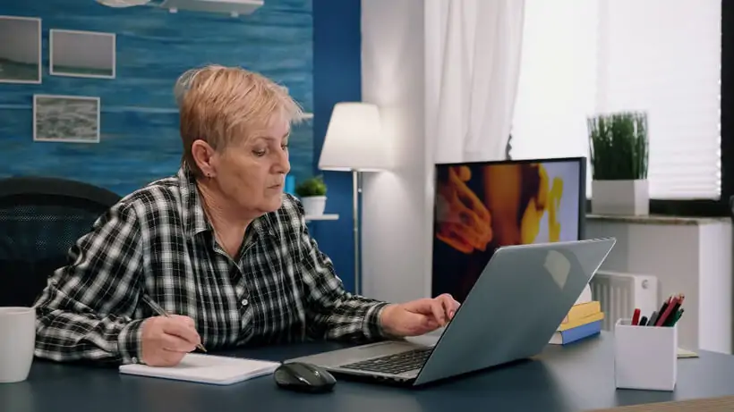 Выплачивают ли украинскую пенсию гражданам, которые выехали за границу?